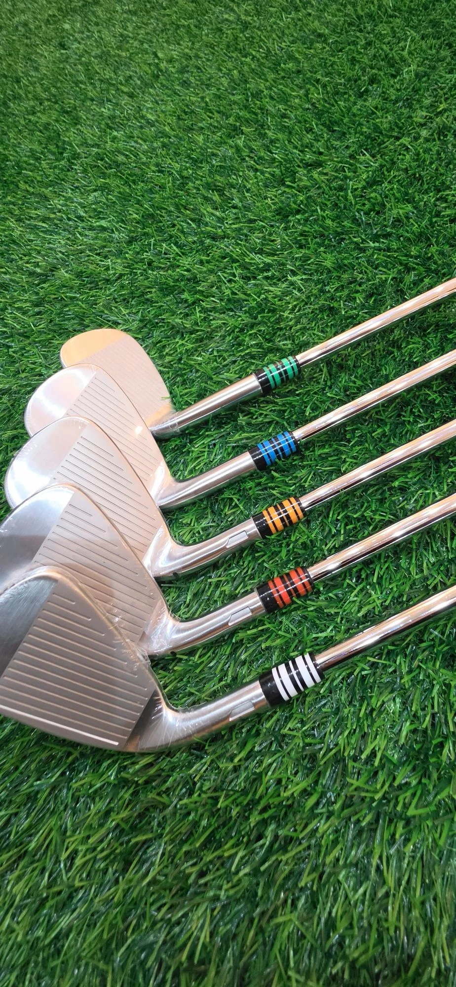 Completed iron heads with personalized colour-coordinated ferrules